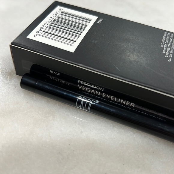 CROP Precision Retractable Vegan Eyeliner Black - Picture 4 of 4